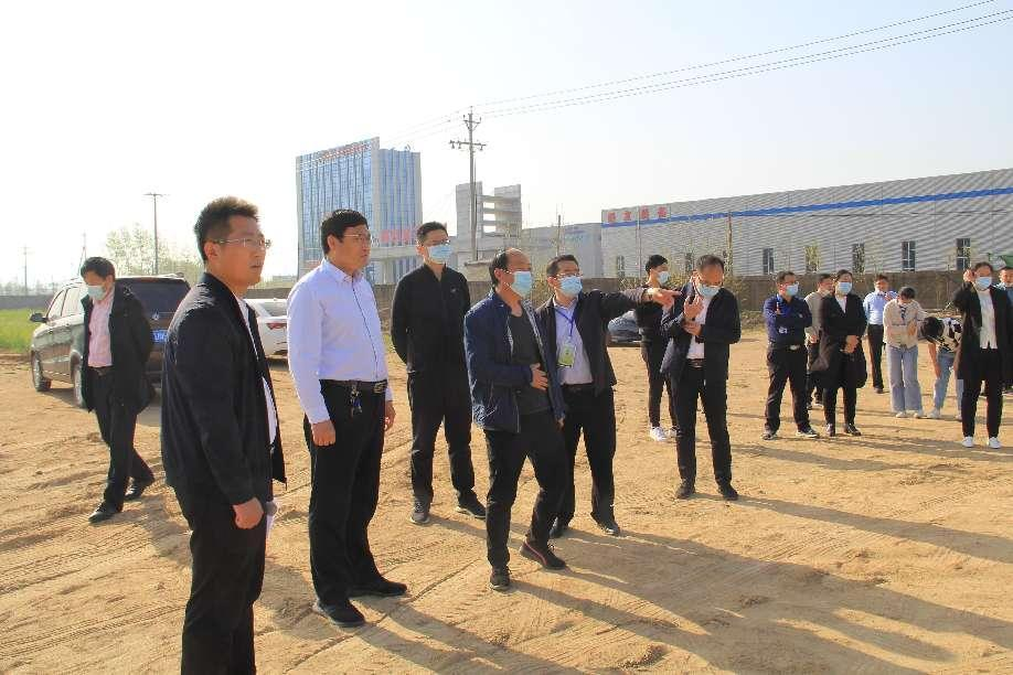 临沭县青云镇理论中心组把课堂搬到一线