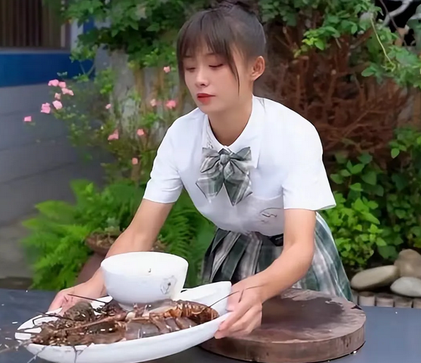 严素展示的是世外桃源般的乡村生活,深受网友们的喜爱.