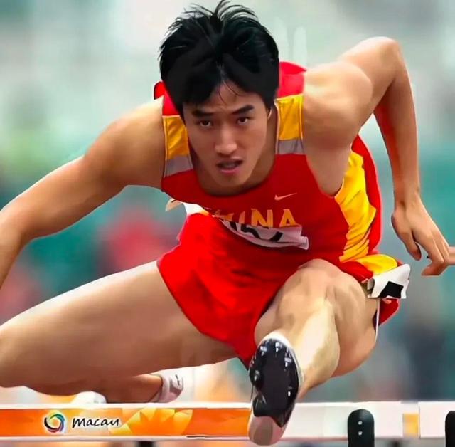 出人意料刘翔转型时尚圈走秀如今38岁高大帅气男人味十足