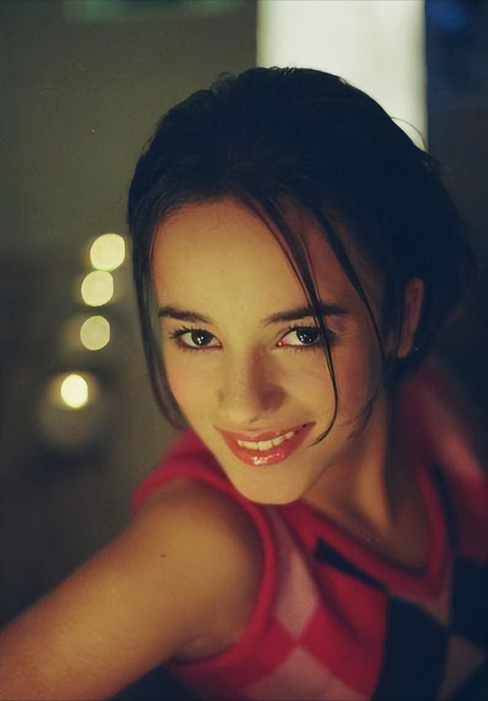 全球美女排行榜前十名_2019全球百大美女排行榜出炉:迪丽热巴入围前十,NANA稳居第三