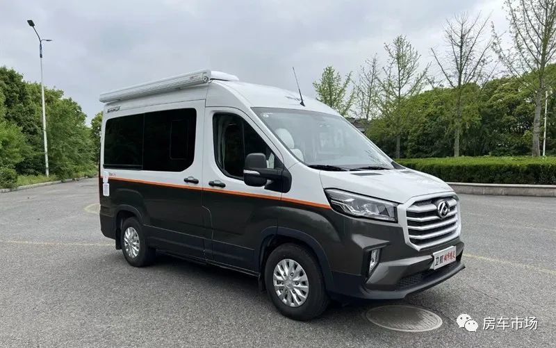 城市能跑可停私家车位,3座2卧前置厨卫,适合入门的短轴大通v90房车