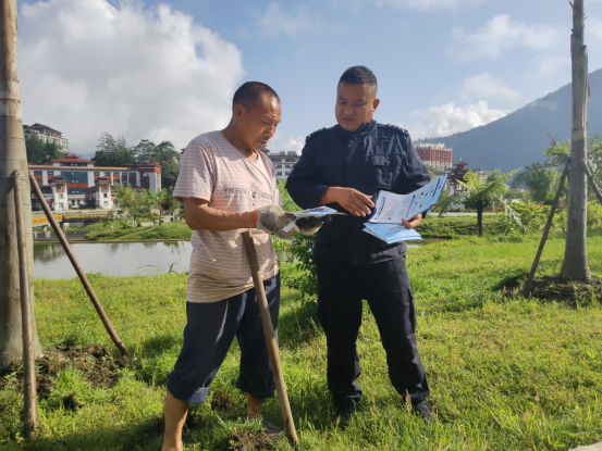 墨脱县公安局组织开展老年人防诈骗宣传活动