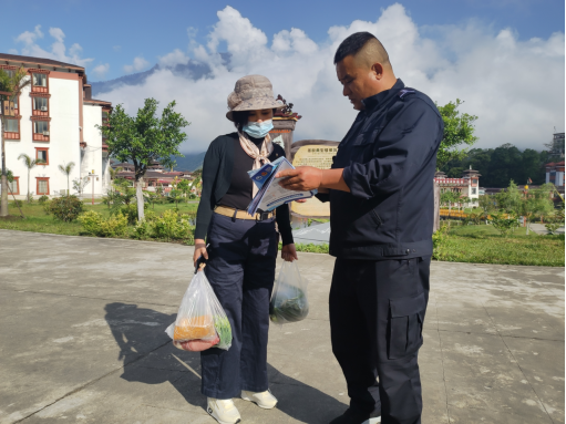 墨脱县公安局组织开展老年人防诈骗宣传活动