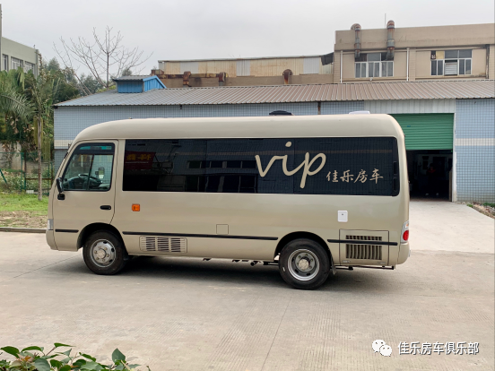 考斯特房车最大的亮点就是外型低调,也是国内政府中巴接待车辆使用率