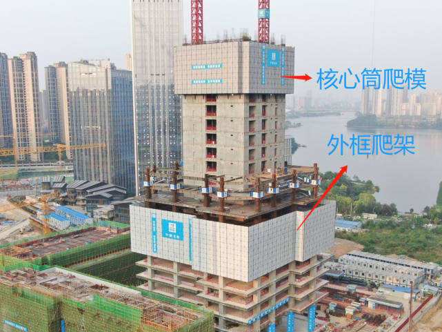 核心筒的爬模与外框的爬架结合现场实际情况,核心筒竖向承重结构为