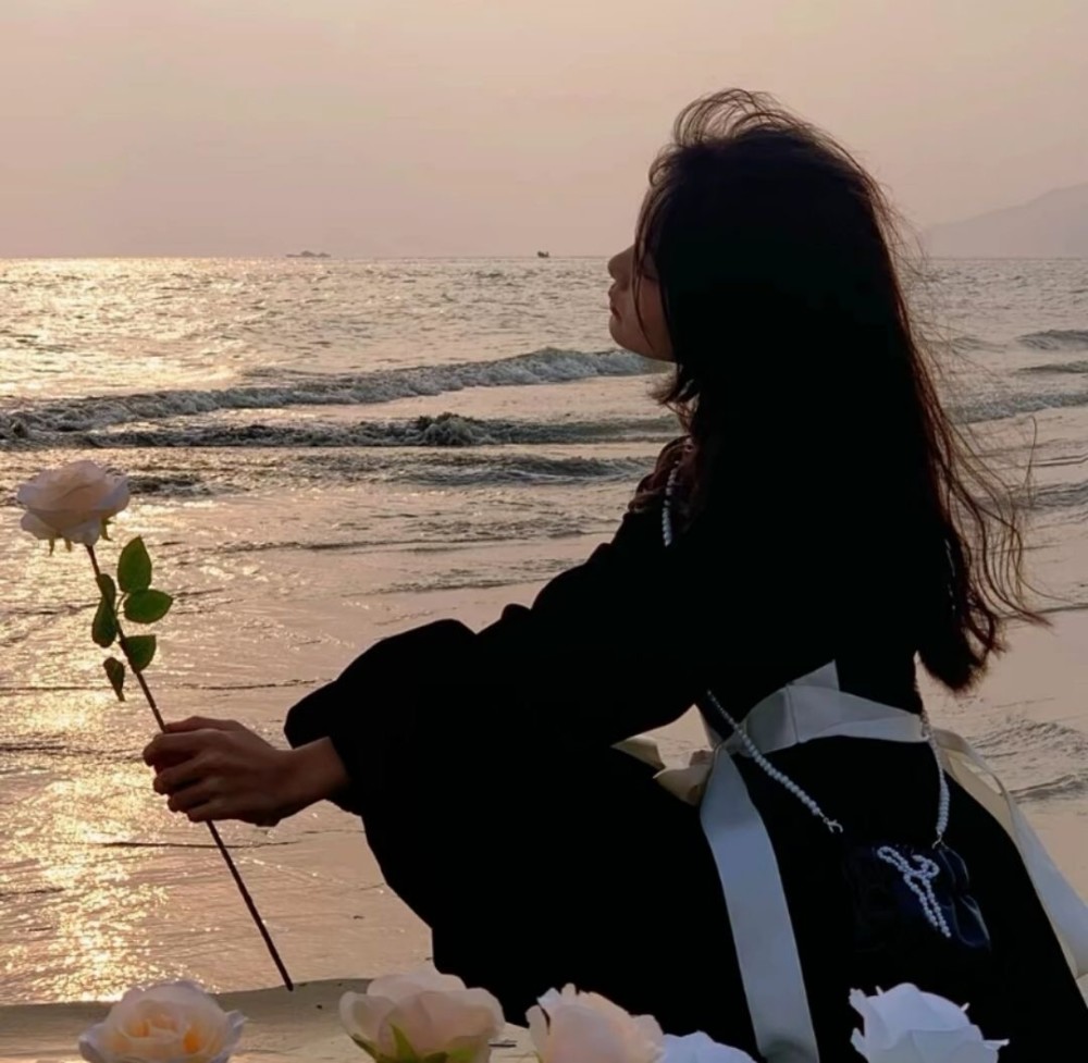 头像爱自己是终身浪漫的开始