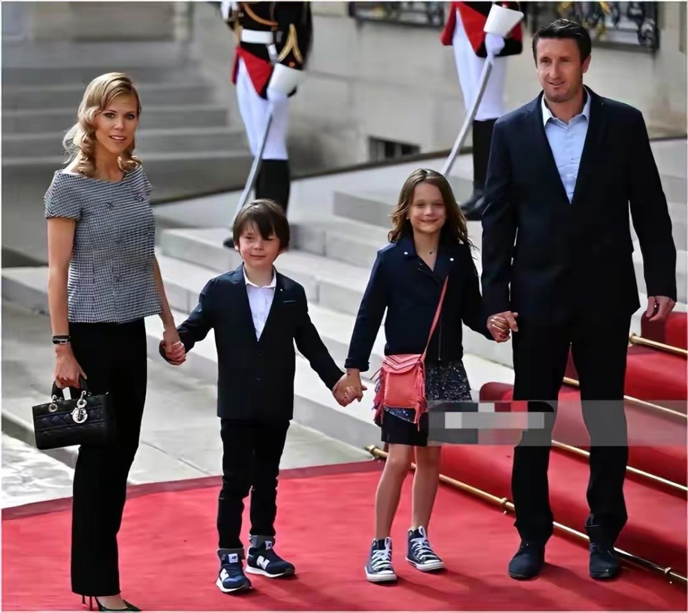 马克龙就职盛典太热闹!妻子比老妈显老,和继女是同学看着更登对插图5
