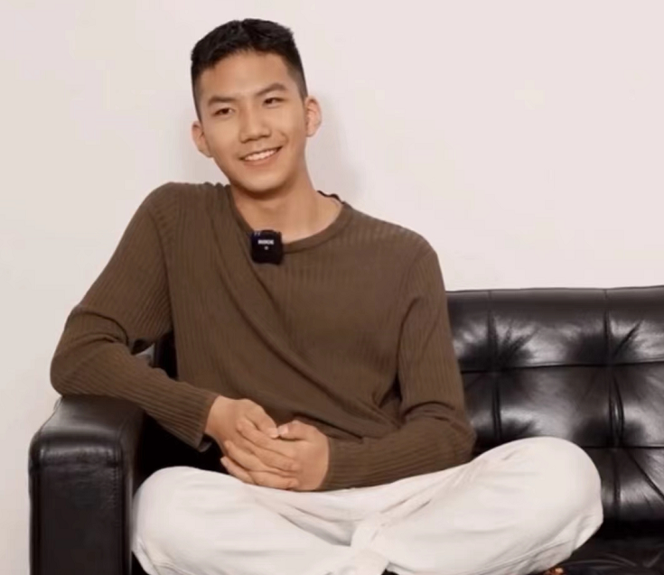 14岁胡军儿子康康近照曝光!身高超过一米八,颜值神似钟汉良!_腾讯新闻