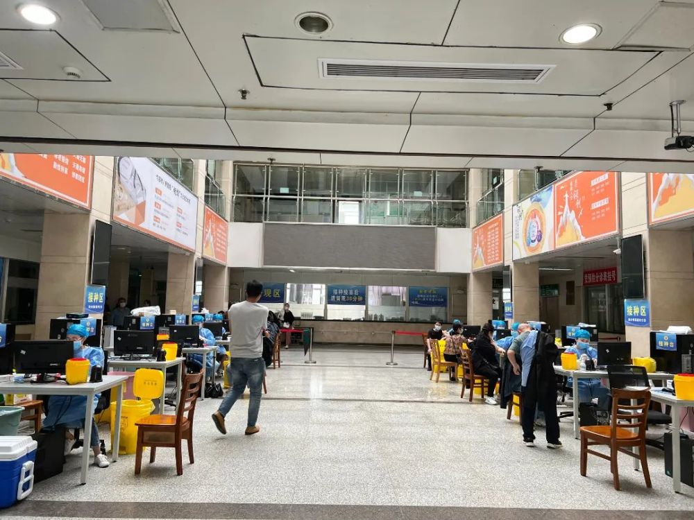 句容市人民医院老院区新冠疫苗临时接种点启用