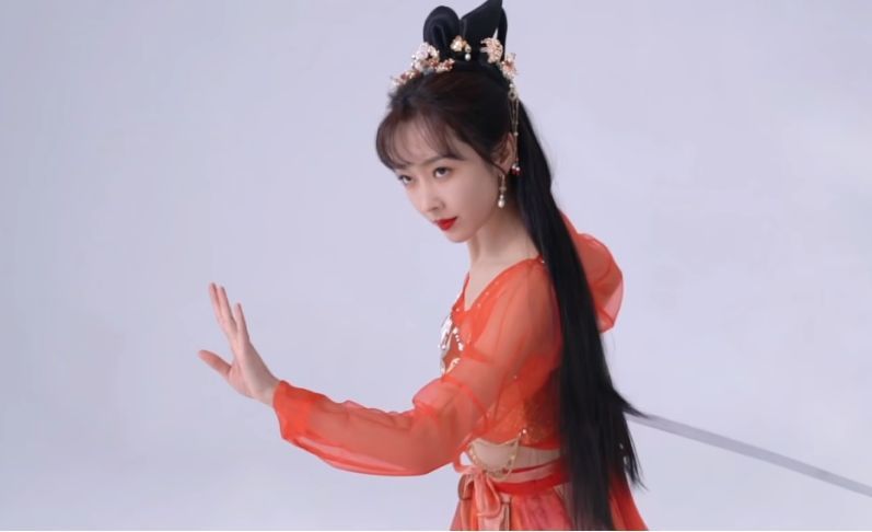 《剑器行》这段舞蹈是国家歌剧舞剧院的知名舞者郝若琦编舞,灵感来自