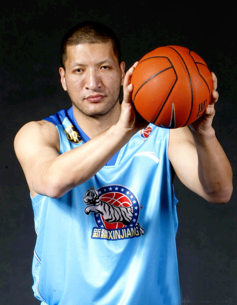 与姚明齐名的巴特尔:娶二婚大妻子,当继父,现在结局怎样了?_腾讯新闻