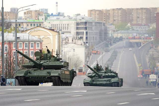 红场阅兵无亮眼装备，重点在普京讲话：俄罗斯正在进行反侵略战争小i英语课程