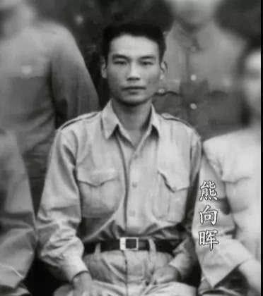熊向晖潜伏胡宗南身边获偷袭延安密报身份暴露后胡却不追究