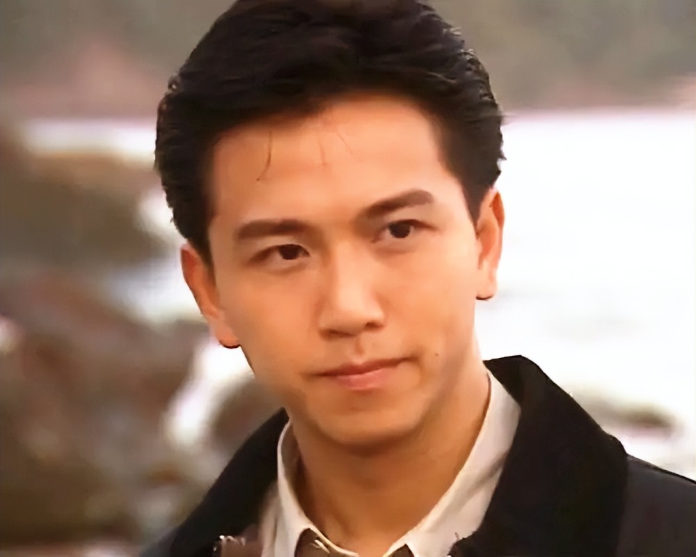 57岁温兆伦太自信吐槽小鲜肉擦太多化妆品直言年轻时比他们强