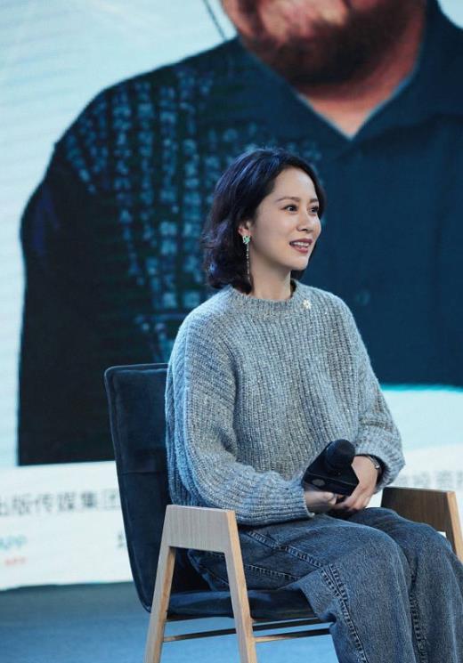 海清换发型就对了!微卷短发散发女人味,温柔知性不像"冯晓琴"插图5