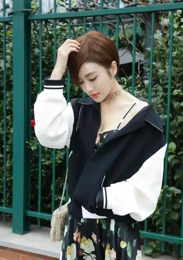 秦岚终于"狠心"剪短发了?干练不失优雅,肩部设计更显柔美气质插图6