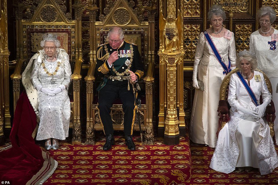 96岁英女王“不情愿”退出国会开幕大典，引发外界猜测，威廉将首次登场600539狮头股份