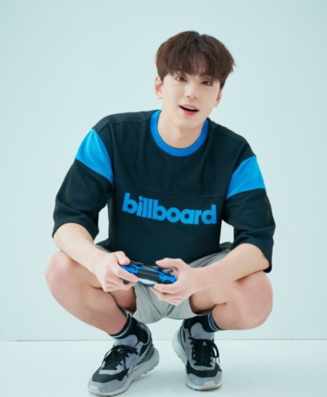 对于如何走上演员的道路,金旻奎表示,自己以前的梦想是成为游泳运动员