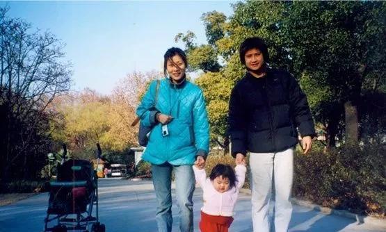 中国足坛第一左后卫吴承瑛和妻子育有三女是恋家爱妻的暖男