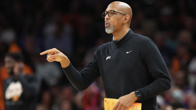 威廉姆斯在带领太阳队创下联盟最佳战绩后被评为nba年度最佳教练|蒙蒂