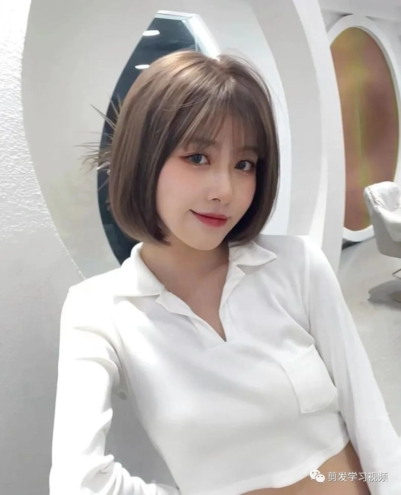 但是这款波波头短发就是最俏皮可爱的,还会有减龄的效果,不管你是什么