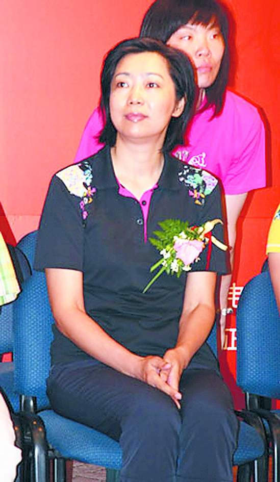 女排"五连冠"梁艳:当老板身家过亿,嫁给球迷丈夫,女儿入清华_腾讯新闻