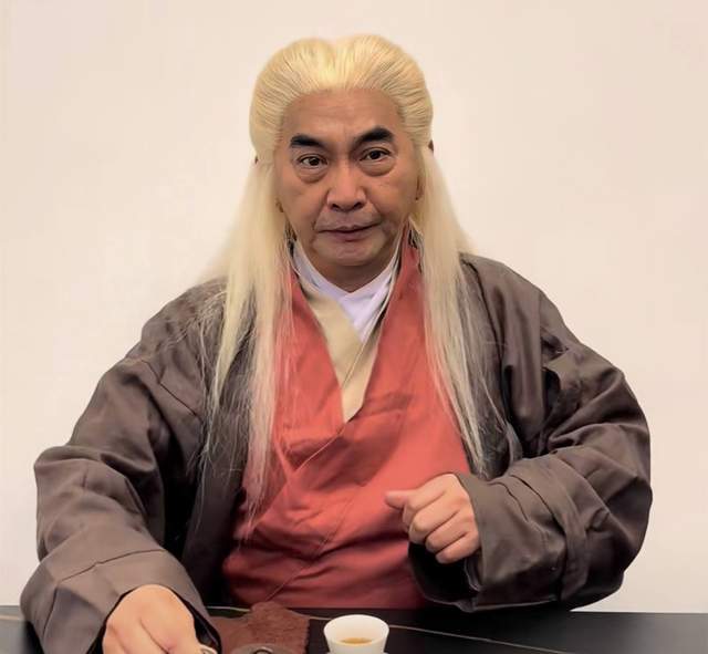 tvb前知名老戏骨李鸿杰携妻定居内地!签约新经纪公司,准备直播带货