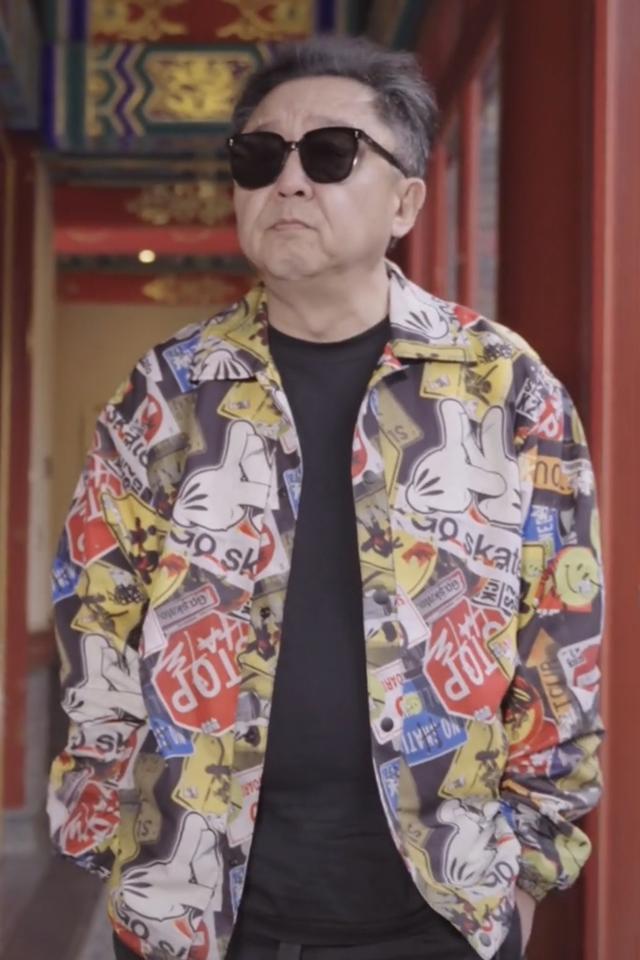 网友拿于谦与刘畊宏做对比,引发粉丝热议,大爷也没跑掉