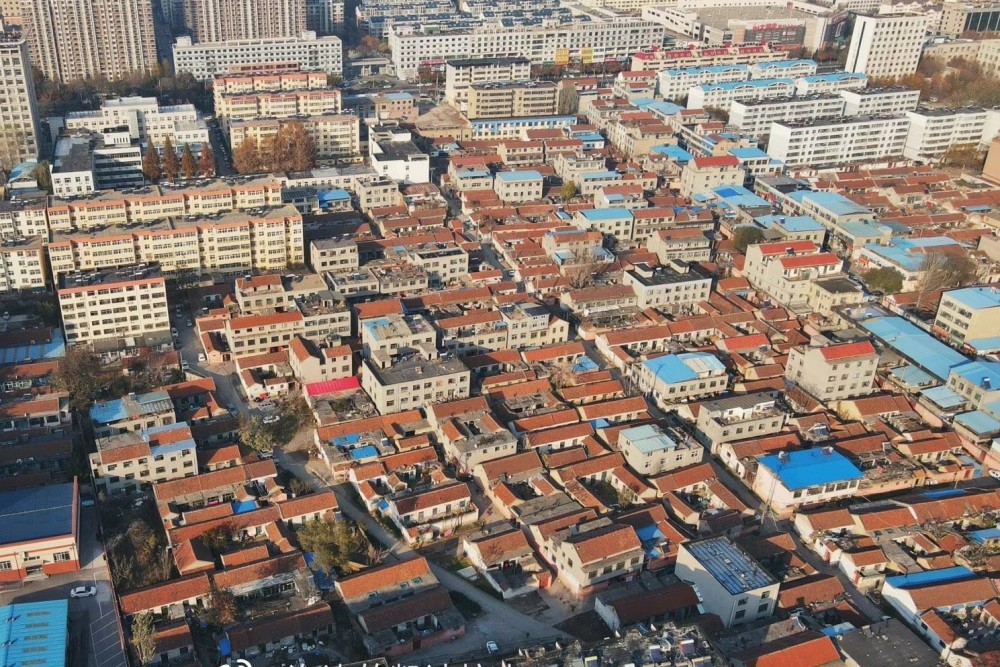 孙花园村隶属济南市莱芜区凤城街道,北邻石花园村,东邻孟花园村,西邻