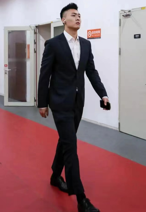 朋友将会在5月15日举办婚礼,婚礼将会在广州举行,到时候,广东队的徐杰