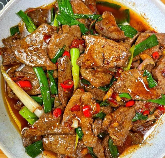 香辣下饭的爆炒猪肝不腥不柴简简单单就可以做出嫩滑的猪肝