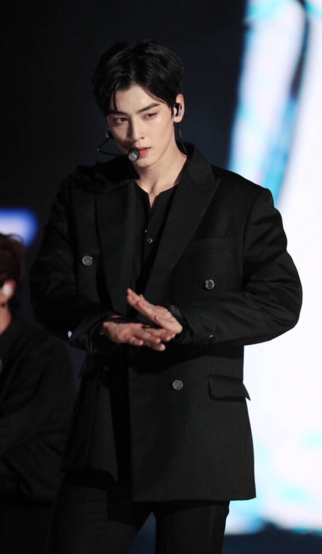 车银优这张脸,长颗痘痘怎么了?