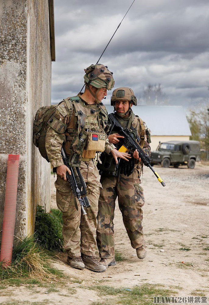 英法联合远征军城市作战演习 突击车提供火力支援 火箭筒很重要_腾讯