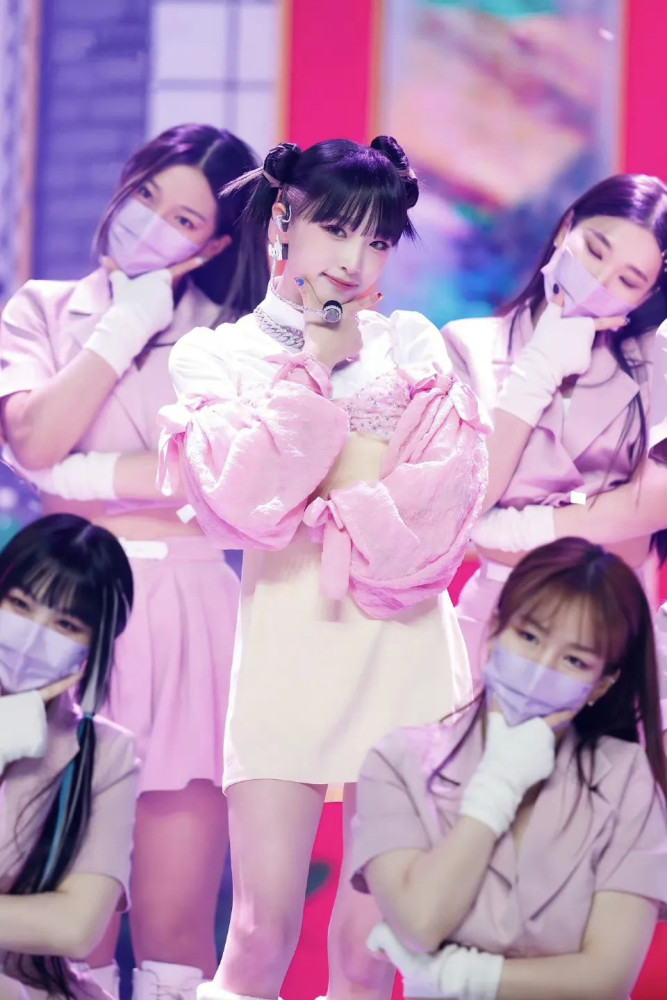 iz×one成员重新出道,张元英小樱花风格大变,被吐槽太成熟_腾讯新闻