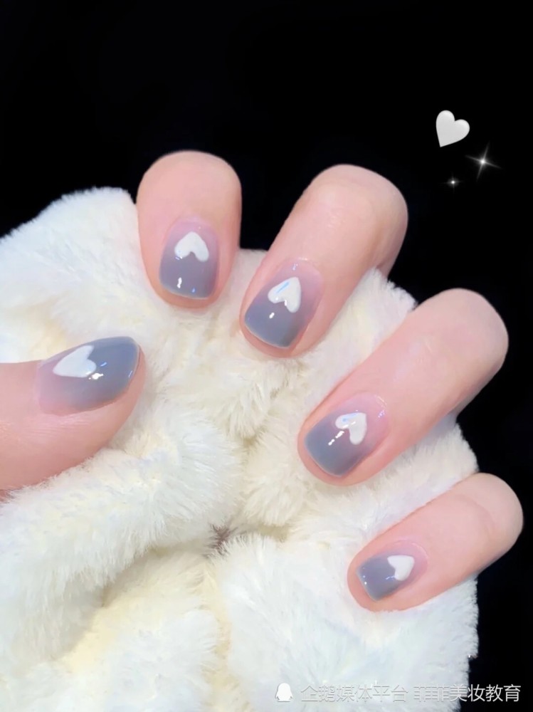 深海蓝美甲款式,神秘高洁,关键还显白!插图5