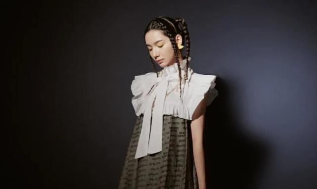 "我是代斯,穆克代斯·库尔班,我要做的事情还有很多,但我热爱的心不变