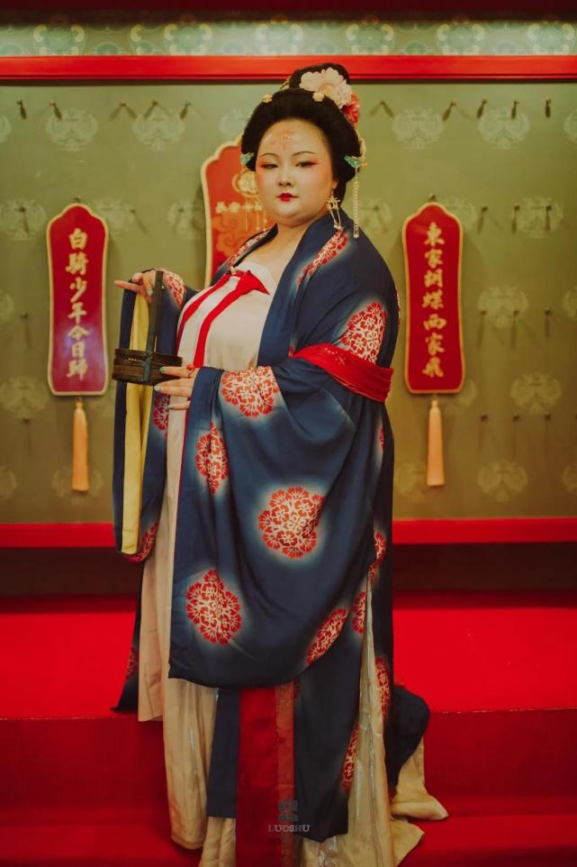 西安胖女孩200斤,穿汉服扮演唐朝贵妃,杨玉环到底有多胖?