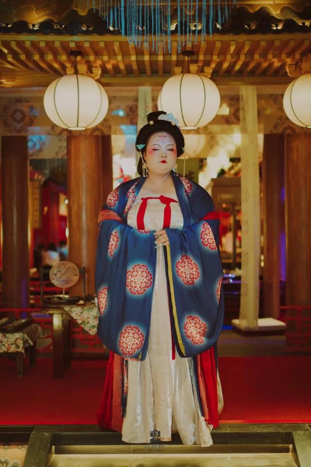 西安胖女孩200斤,穿汉服扮演唐朝贵妃,杨玉环到底有多胖?