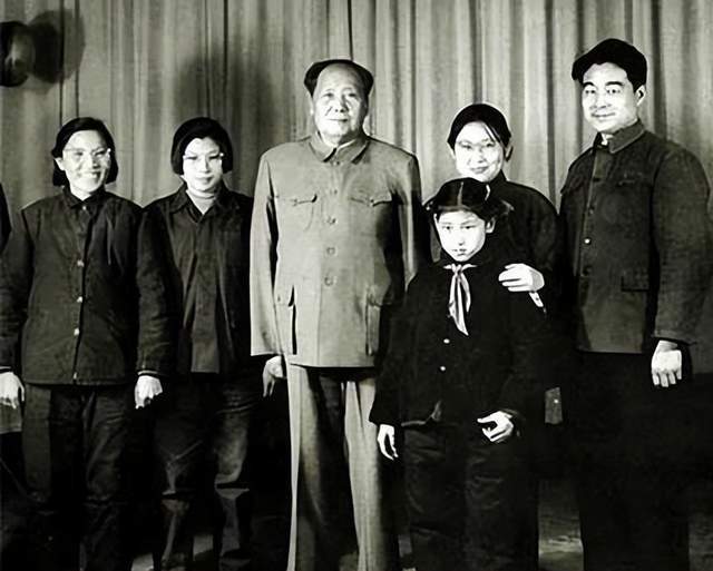 1975年，毛泽东最后一次生日，大家默契隐瞒一件事：长寿面是挂面