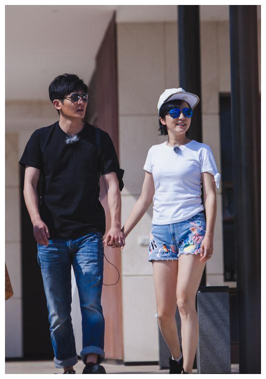 郭京飞与妻子鲍莉,相识1个月后闪婚,婚后生下一子,幸福美满_腾讯新闻