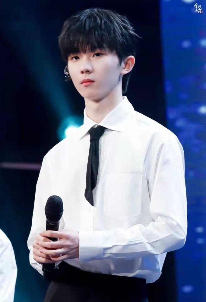 【马嘉祺】"每朵云都下落不明,每盏月亮都不知所踪"_腾讯新闻