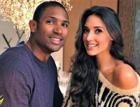 人生赢家霍福德,33岁签过亿美元合同,老婆是环球小姐