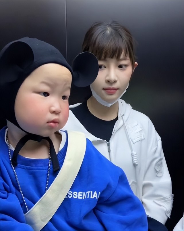 3岁已经有900w粉丝的"屁桃祺祺",被吐槽丑,这算"网暴"吗?