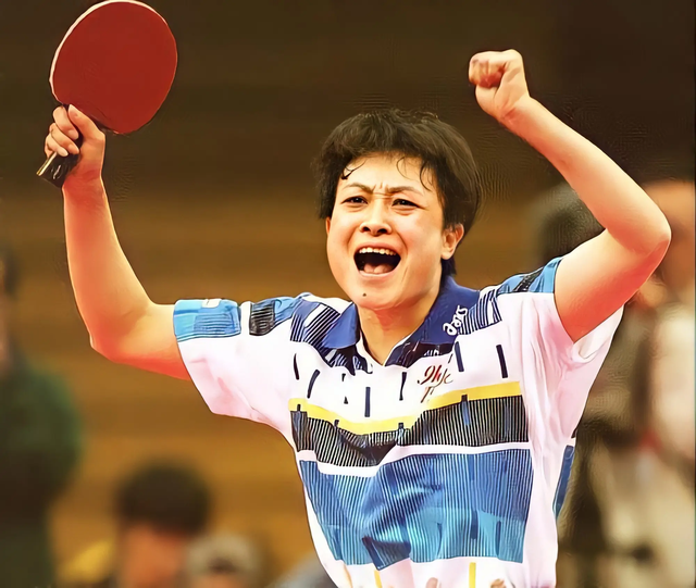 不满领导安排让球何智丽远嫁日本改名小山智丽高喊吆西