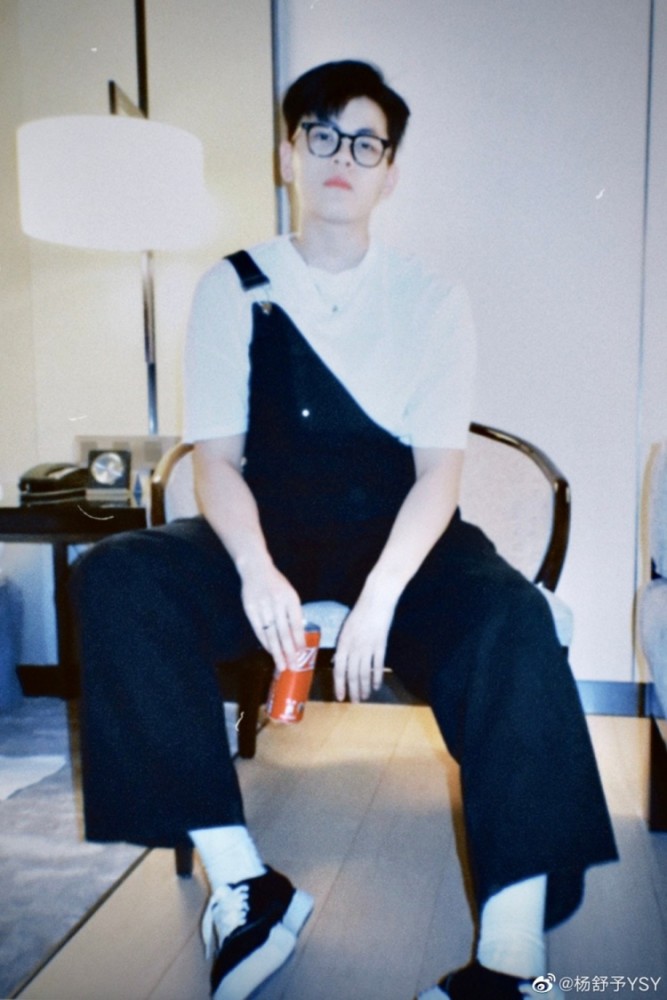 帅到掉渣中国女篮球员杨舒予发博晒个人照新皮肤