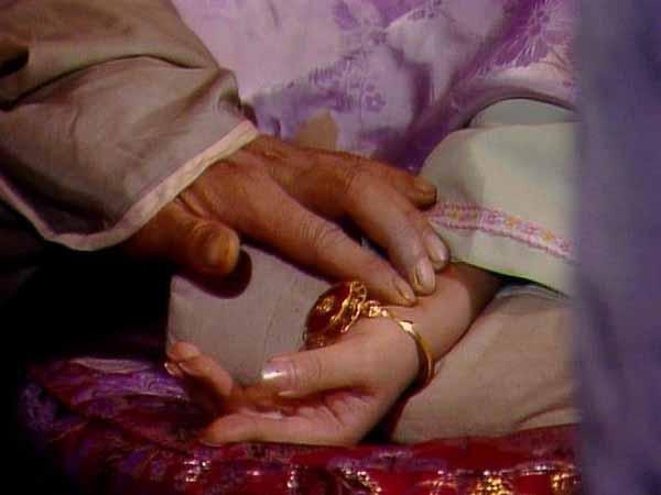 胡太医为何会大惊失色?惊艳?被病势吓住?还是心怀鬼胎?