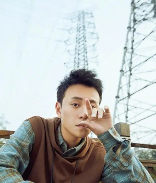 杨紫与秦俊杰复合聚餐完全是无稽之谈秦俊杰气愤爆粗口否认