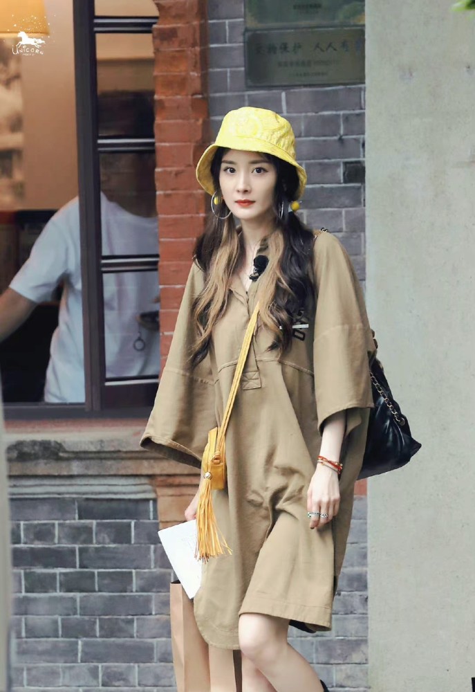 杨幂近日综艺私服来啦,幂式穿搭你get到了吗?_腾讯新闻