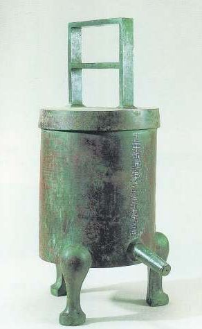 为此,人们又借助均匀流动的水流和沙子制成了漏壶,刻漏,沙漏等计时