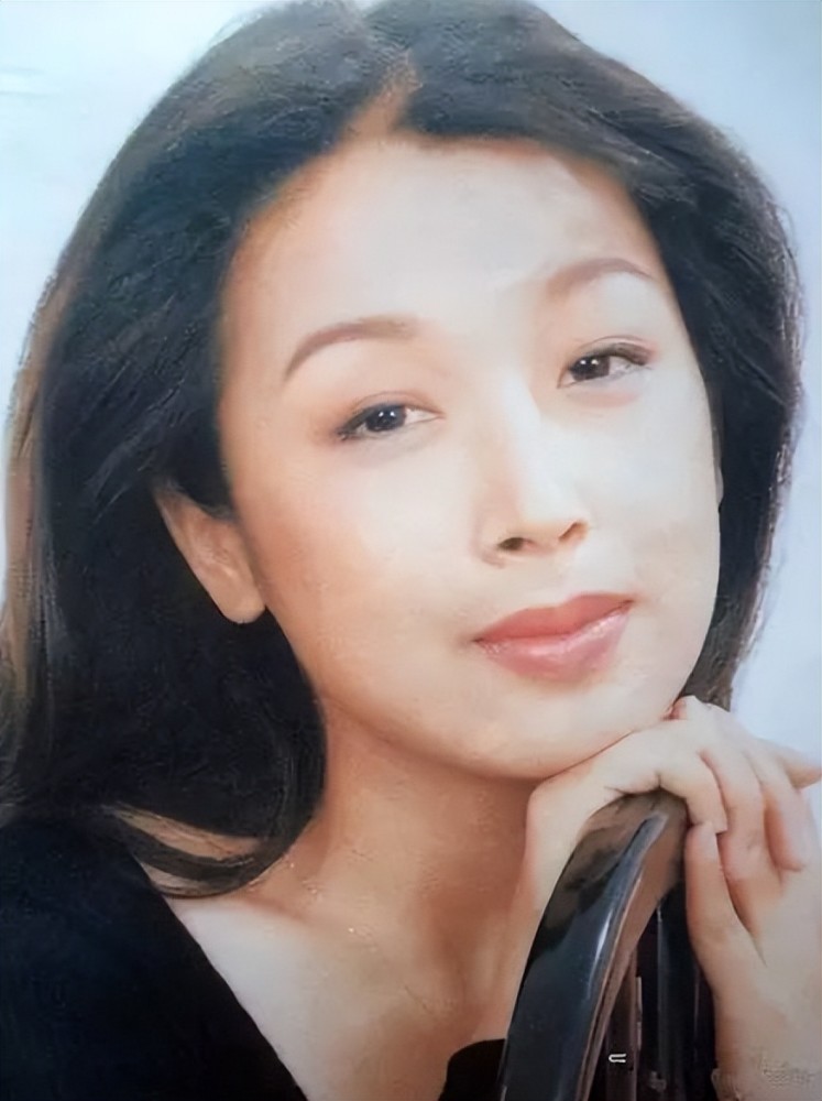 著名歌手孙悦:当红为爱隐退,嫁富豪生冠军儿子,如今近况如何?插图2